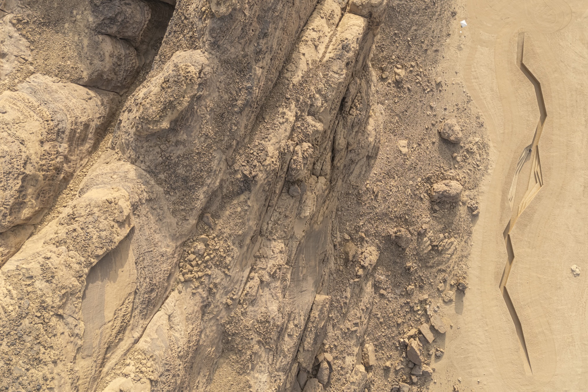 When the Earth Began to Look at Itself - Desert X Installation / SYN Architects-24