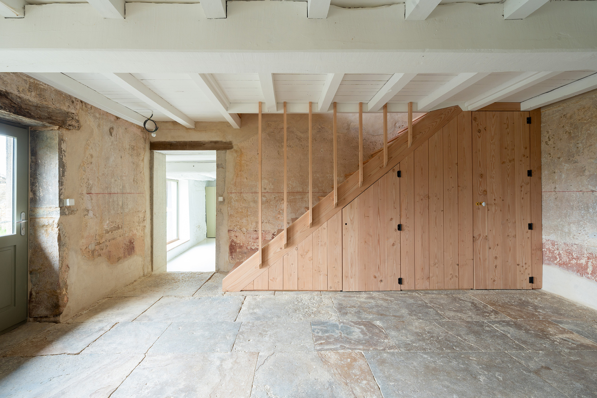 La Grange Burgundy Farm Renovation and Conversion / Le Dévéhat Vuarnesson Architectes-40