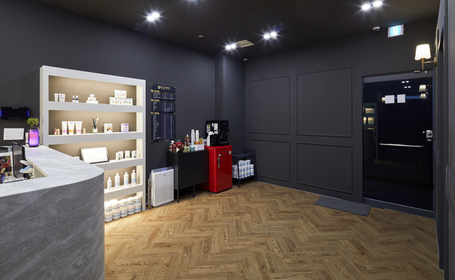 现代极简风格的 25 平米小屋设计-4