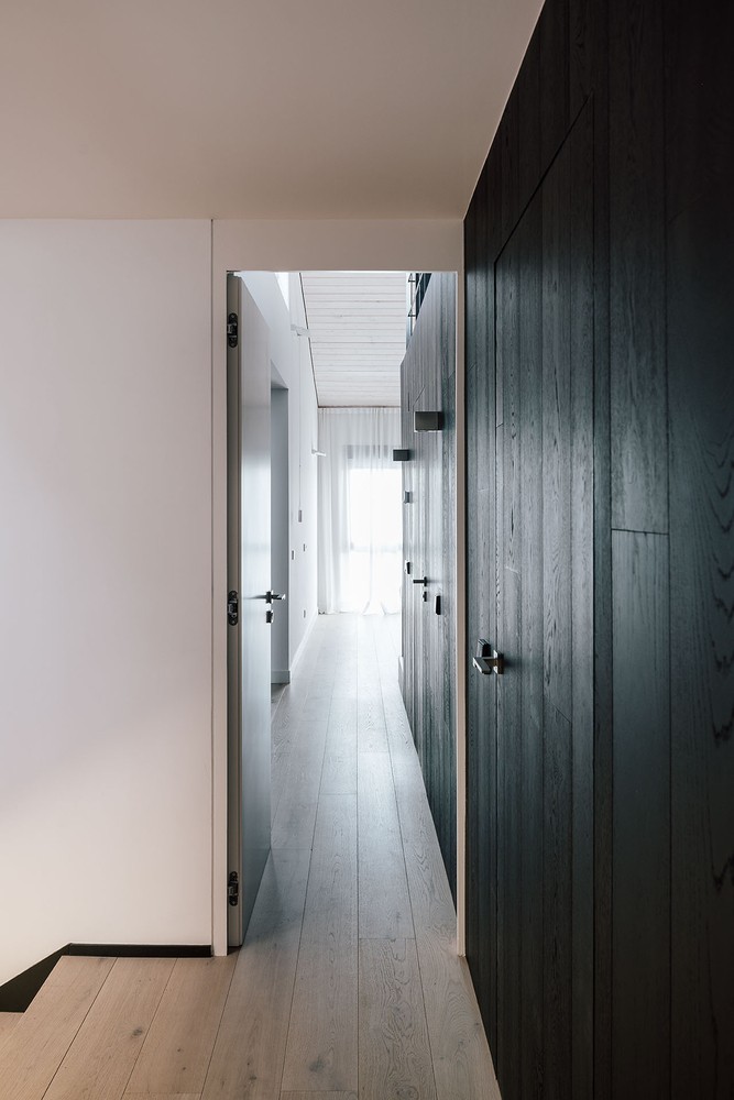 马德里锯齿形屋顶住宅-38