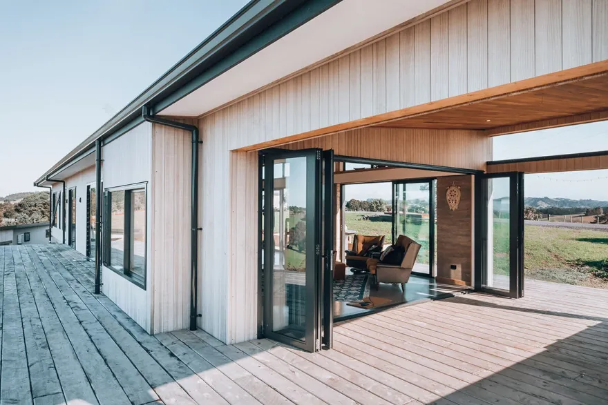 新西兰 Tutukaka 海滨生态家园 | 垂直木纹饰面,展现自然之美-11