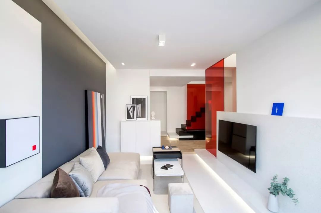 135m²怪异阁楼,创意爆改为艺术画廊式舒适三层!-1