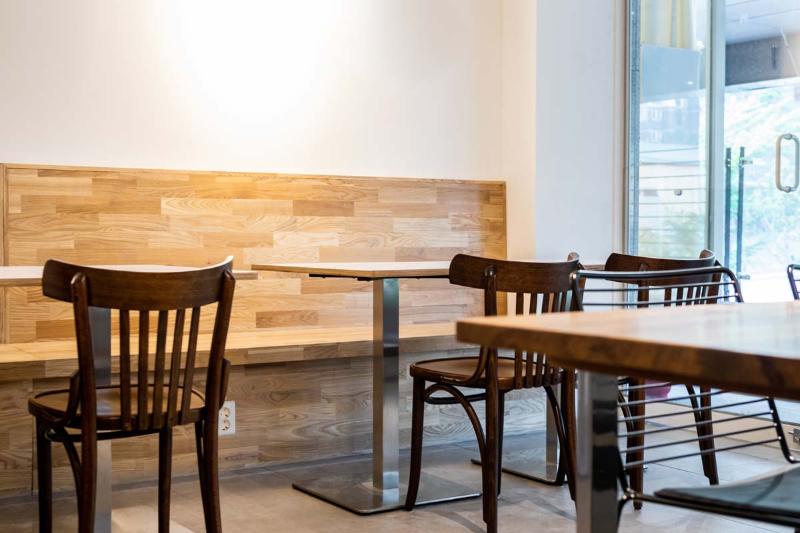 简约清新，白色&木纹的舒适布兰奇咖啡馆-6