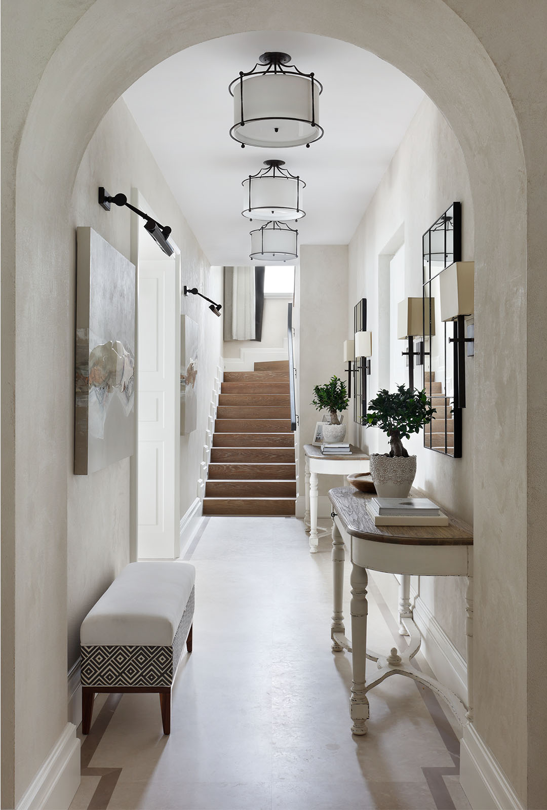 湖景别墅；湖畔小屋（在无更多上下文时，结合常见表达这么确定，湖景别墅相对更常用湖景住宅的概念，湖畔小屋更偏向位于湖边的小房子意思，下面统一按湖景别墅输出译文  ）
湖景别墅丨意大利丨Oliver Burns Studio-2