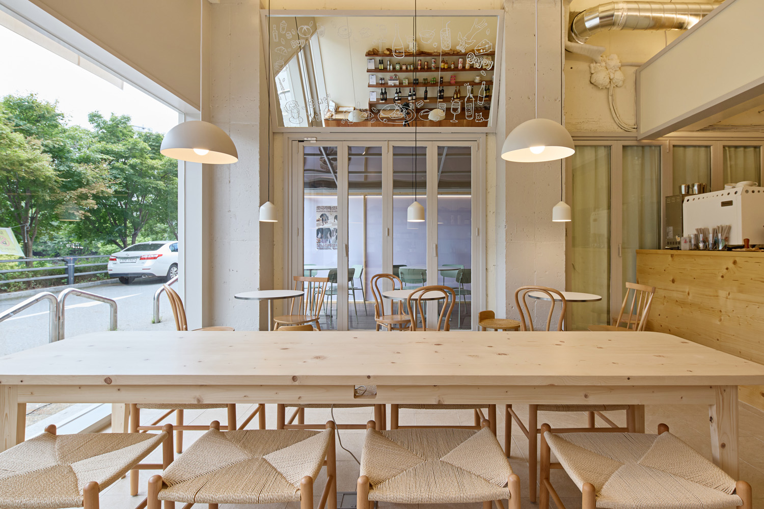 18 坪白色与木质调的休闲 Brunch 咖啡厅设计-4