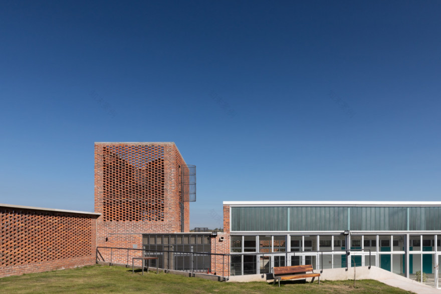 乌拉圭托莱多 CBT 教育中心 | 简约美观的公共教育空间设计-31