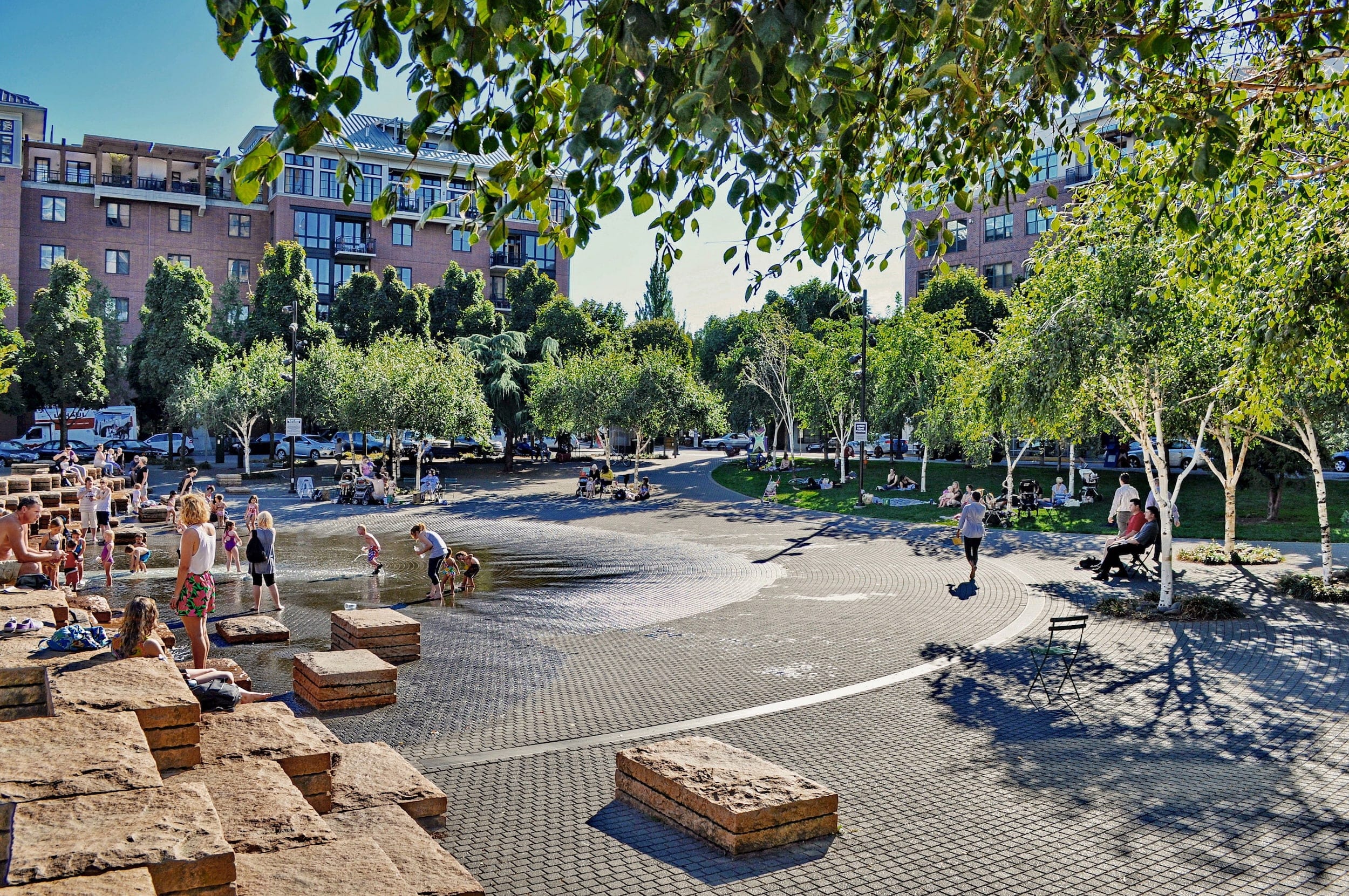 波特兰 Jamison 广场 | 阶梯喷泉的公共空间艺术-17