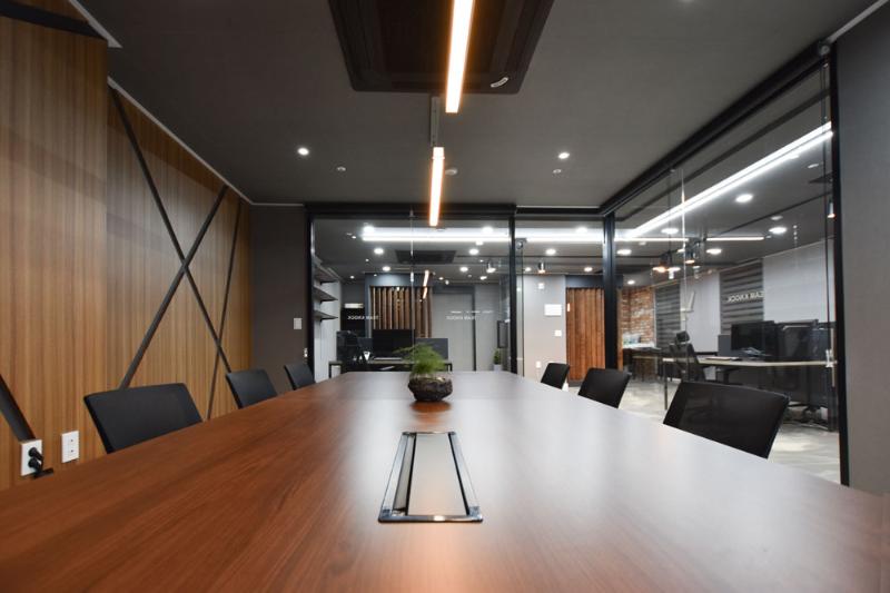 简约黑白色调，27 平米办公室设计魅力-11