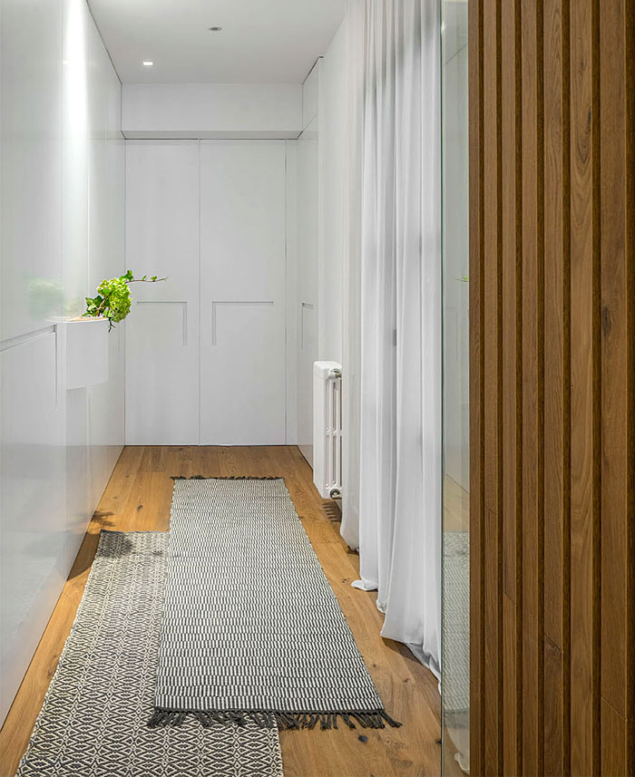 巴塞罗那：自然美景与现代艺术相连的独立住宅-12