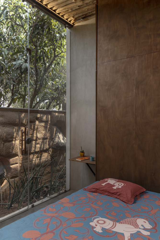 隐于印度荒野的生态友好石墙别墅丨Mitti-40