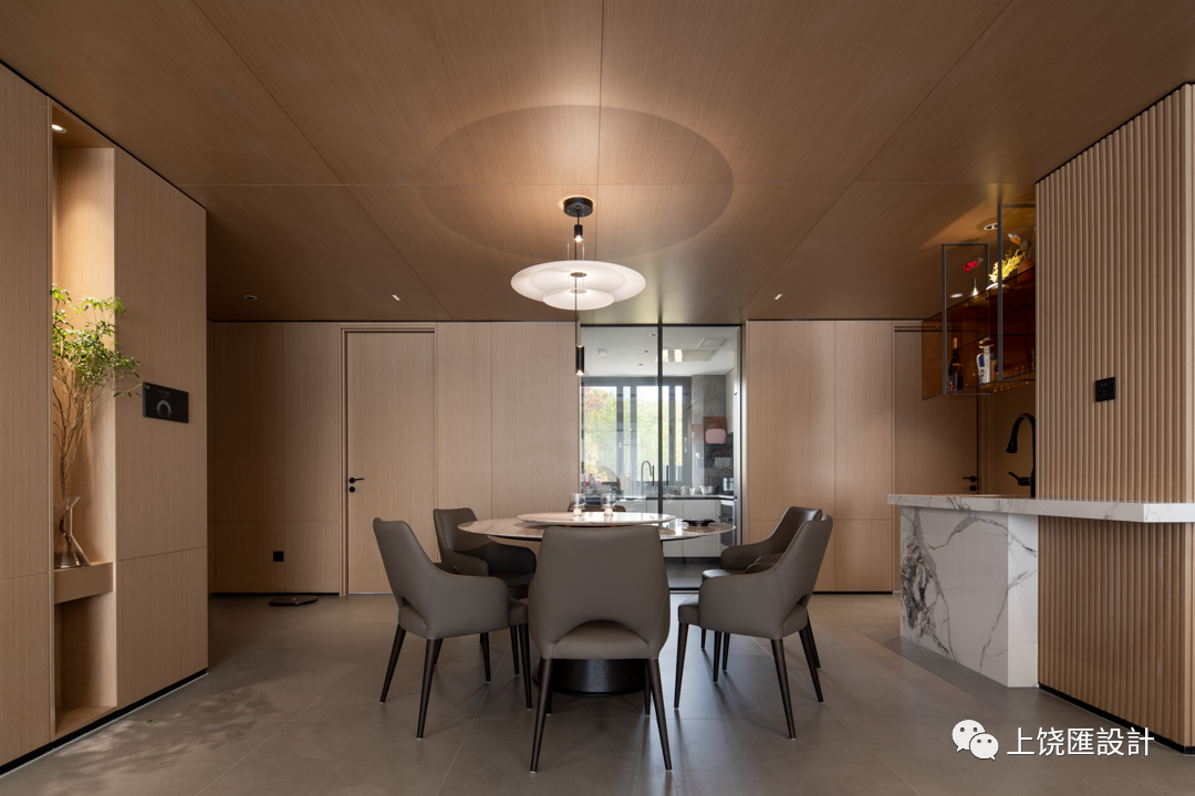 奶油白与原木色居住空间设计丨红石空间设计-21