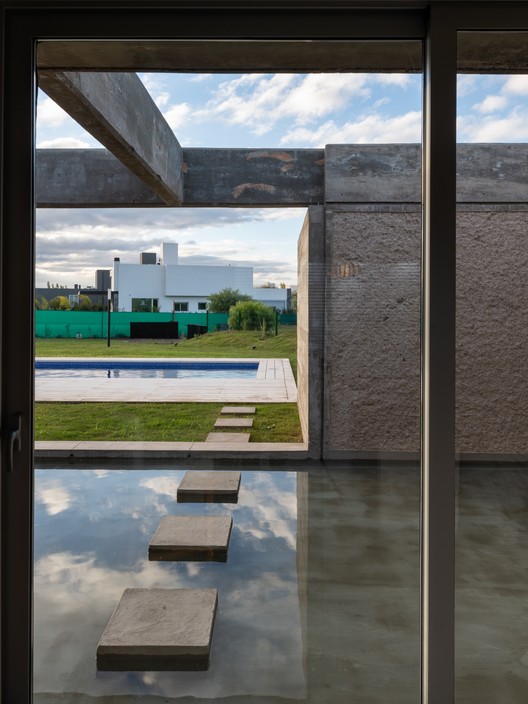 阿根廷科尔多瓦阳光住宅,融入自然的现代设计-35