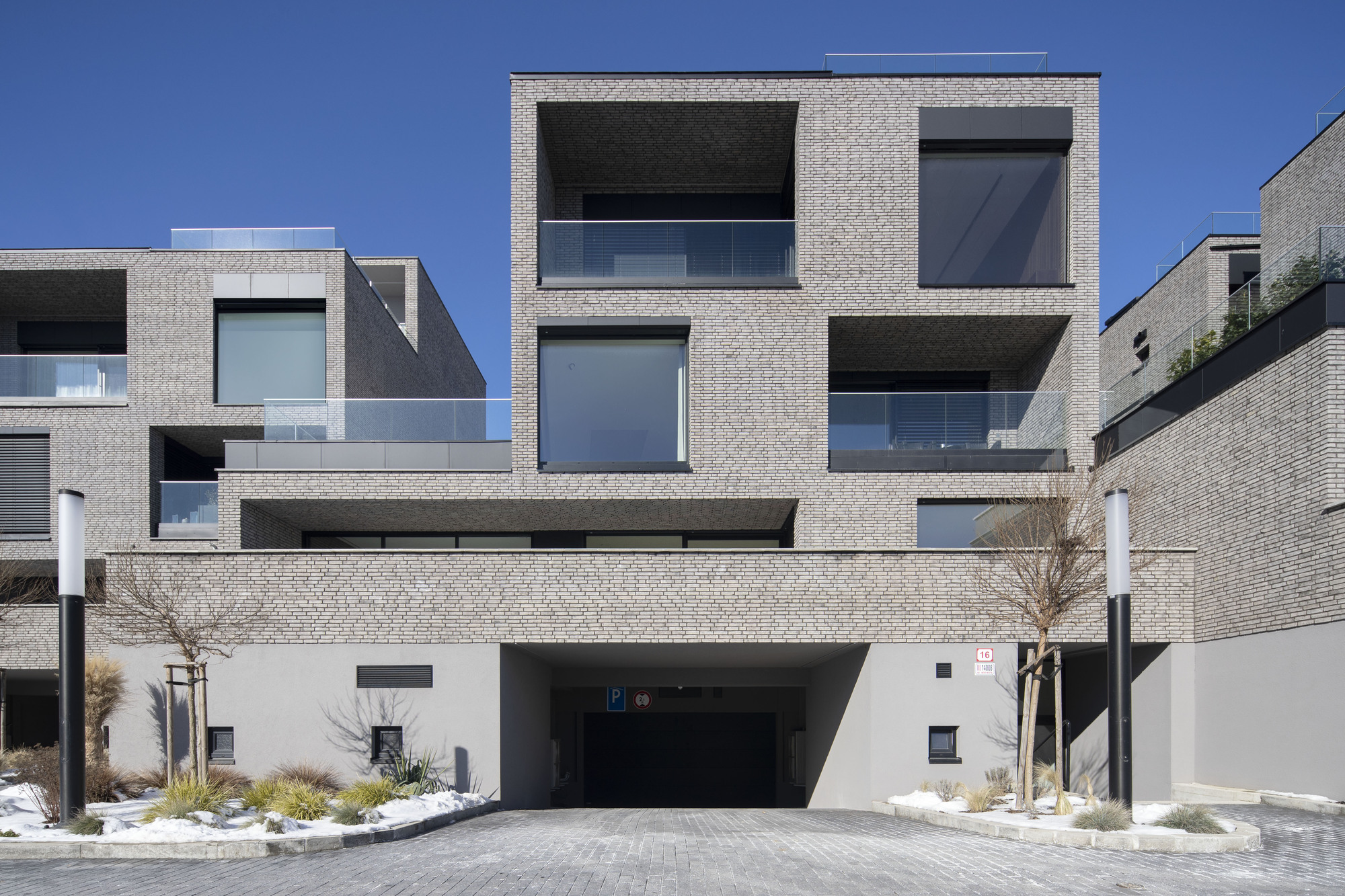 Roličky Houses · 融入环境的公寓建筑-3