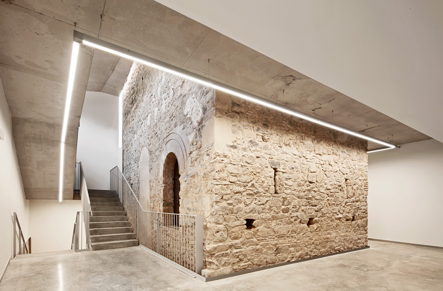 古老农舍改建而成的音乐学院 / BAMMP Arquitectes-14