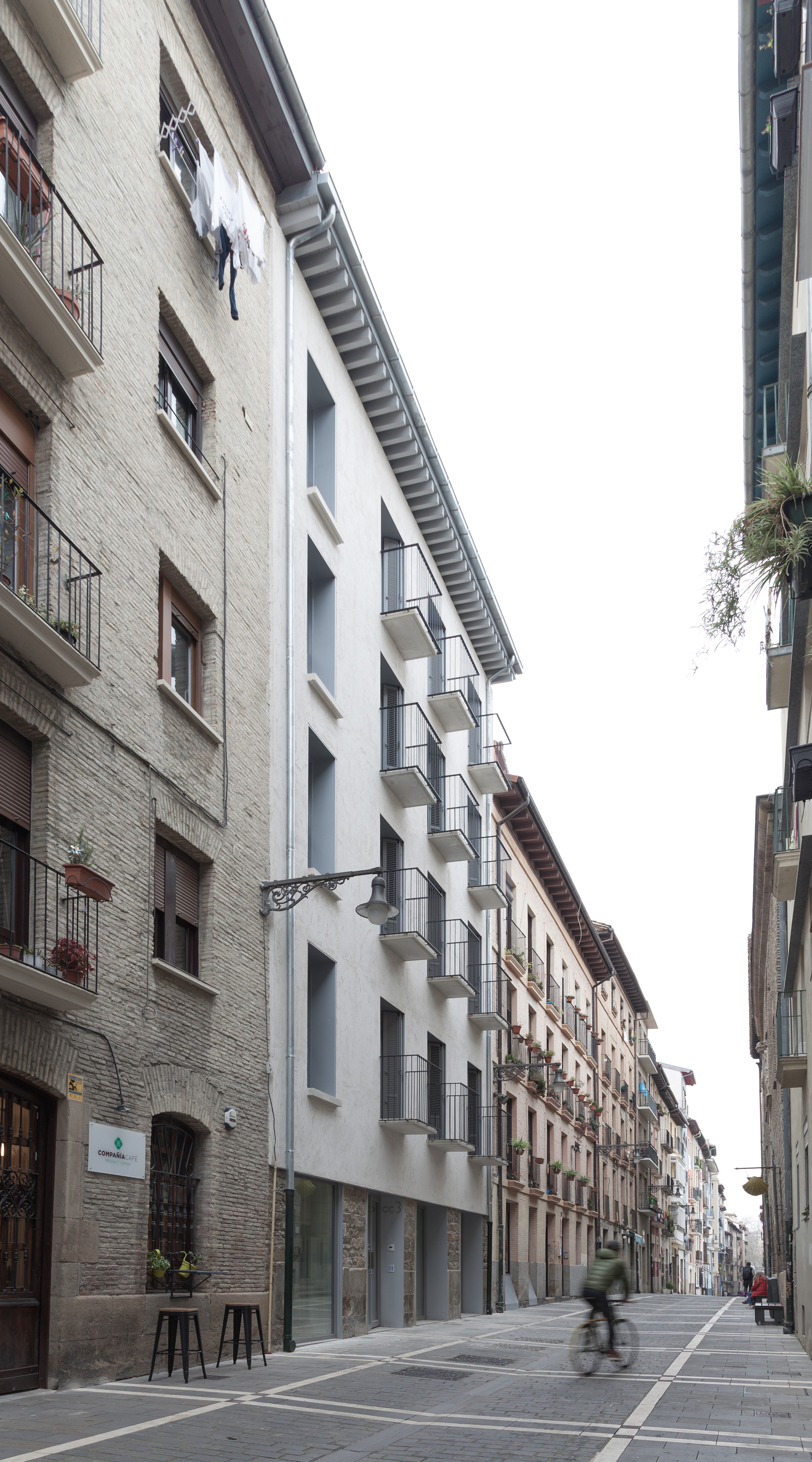 Pamplona 老城区废旧住宅翻新-9