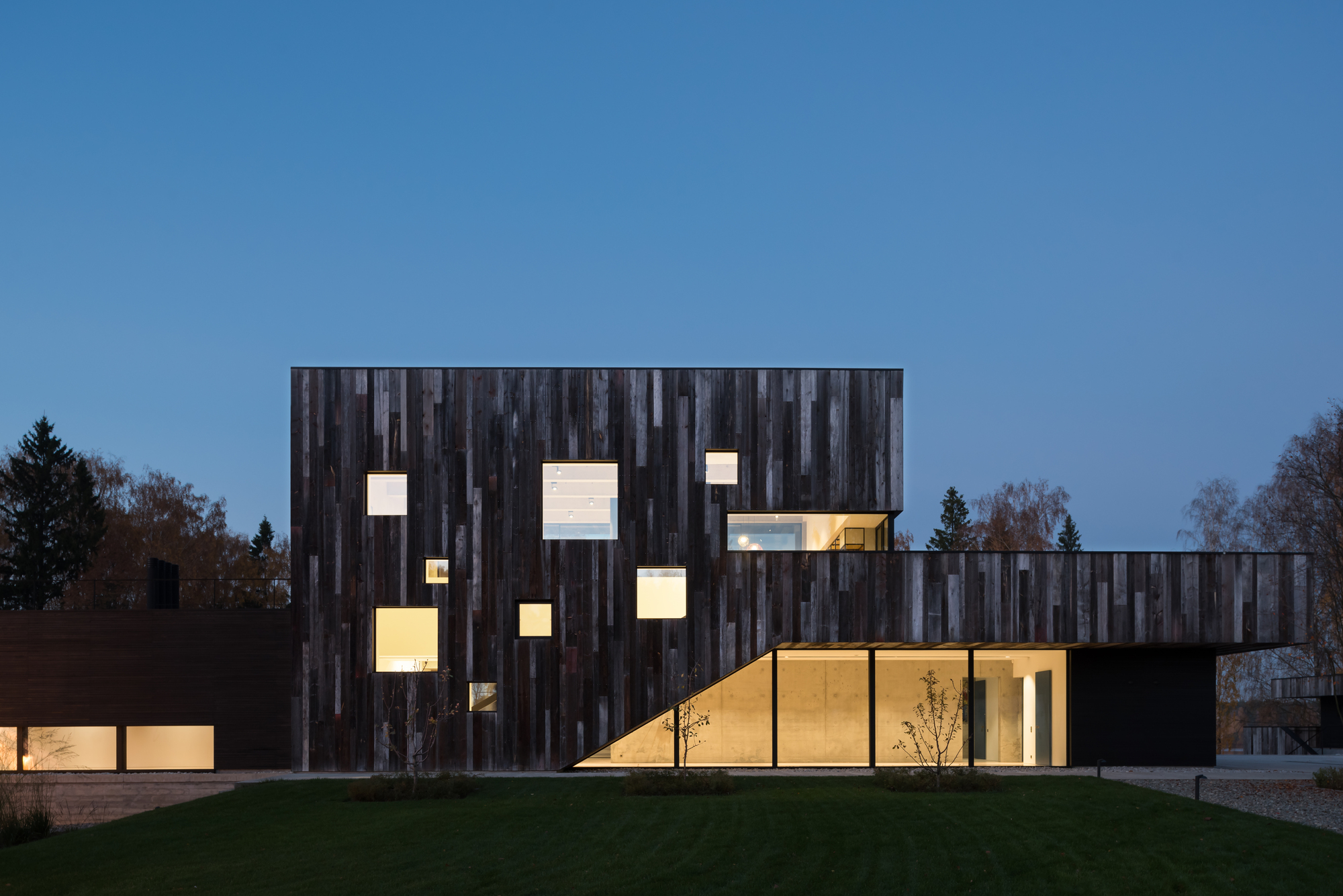 水库边的乡村别墅-13