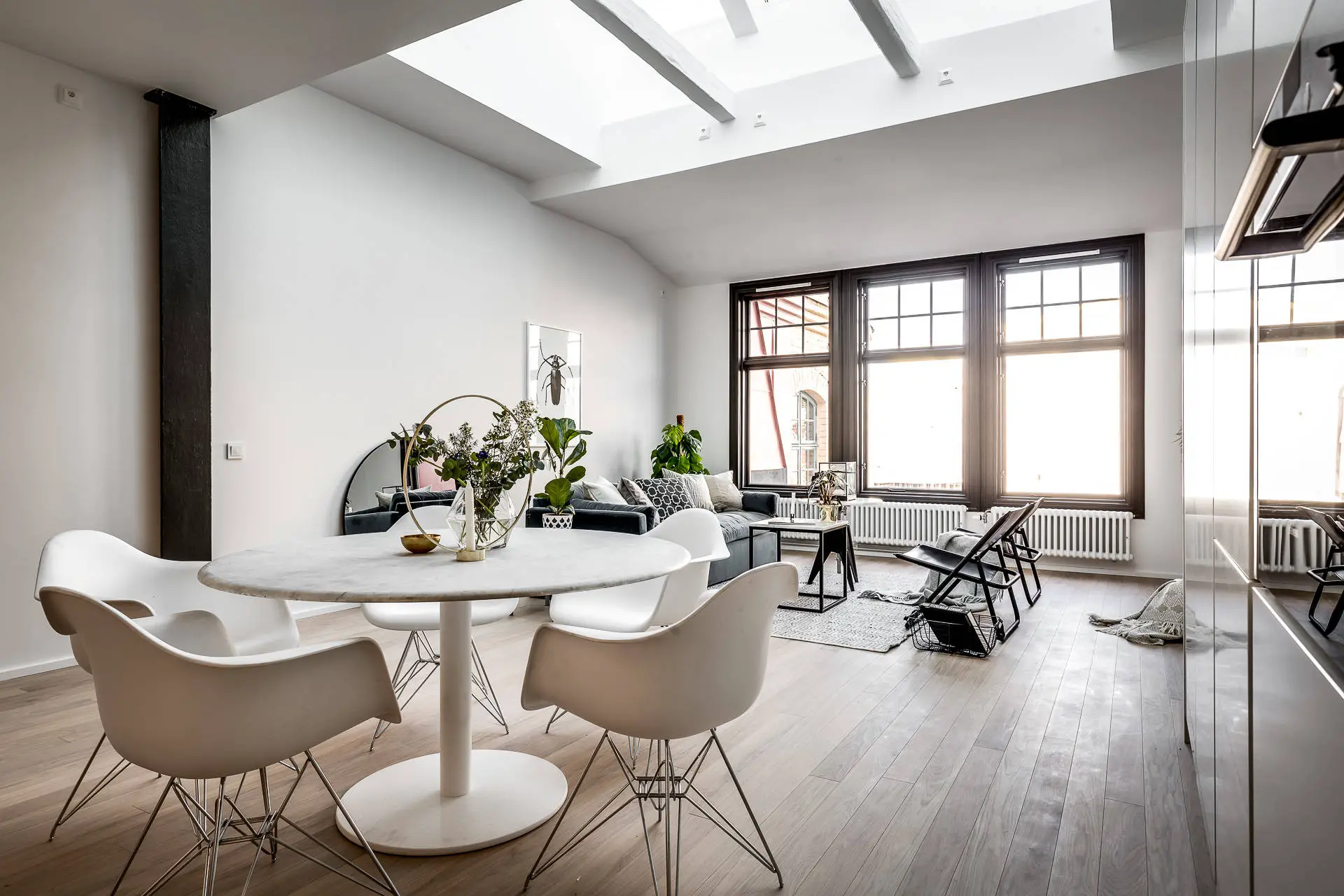 瑞典顶层阳光公寓 | 以天顶窗为亮点的完美家庭空间-7