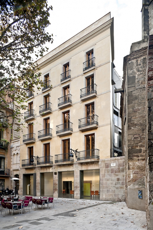 哥特区废墟重生 · 新旧对话的公共空间-4