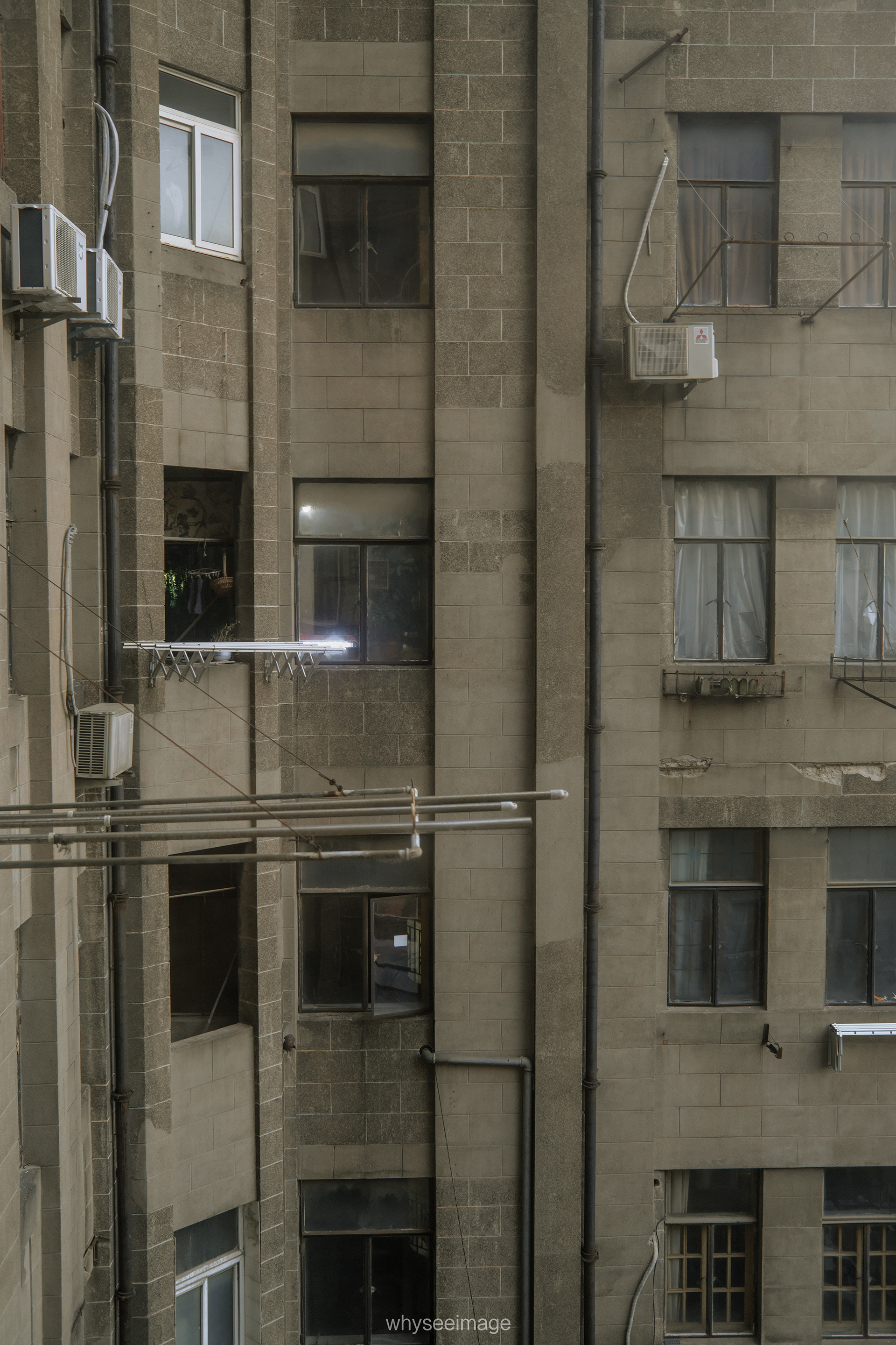 在被框选的画面之外 · 不如回到街头丨中国上海丨whyseeimage-79