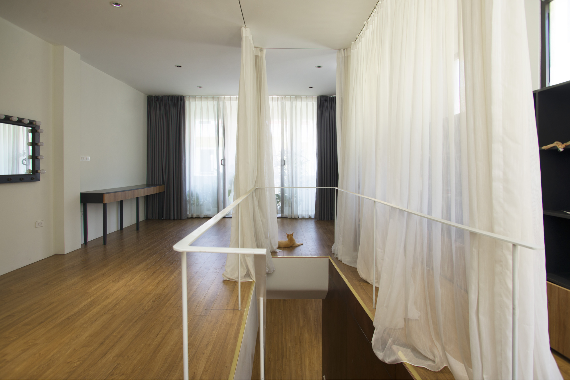 Inside Uniform House / NNA+-28