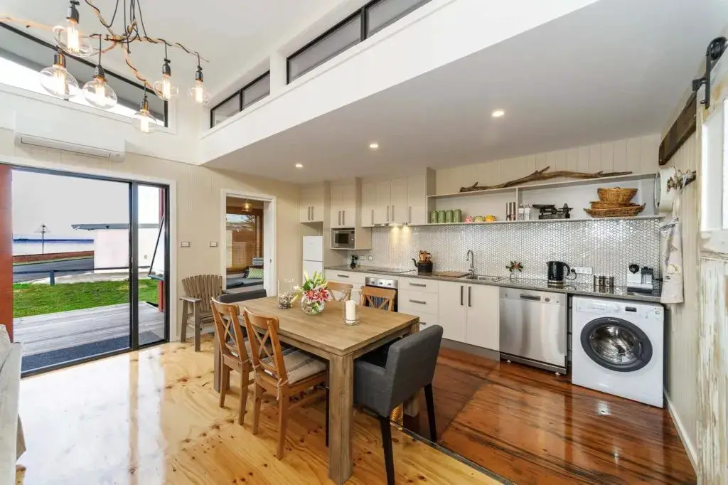 "塔斯马尼亚河畔的环保集装箱住宅设计"-7