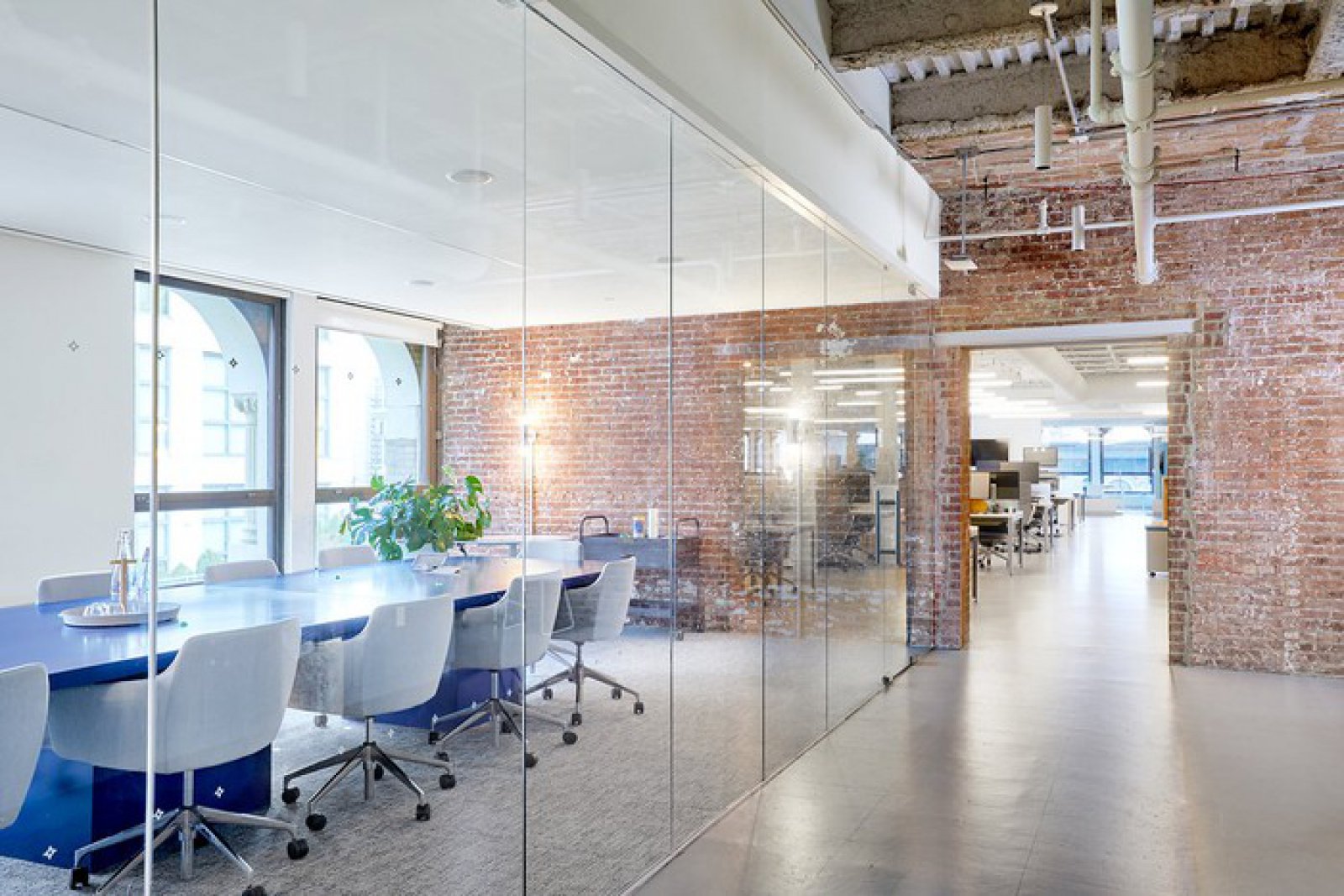 纽约 Casper 办公室设计 | FLOAT 工作室打造梦幻蓝调空间-8