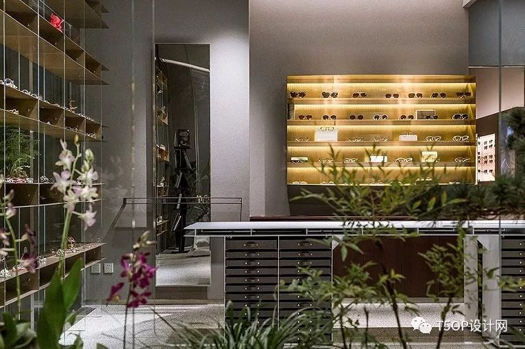 用玻璃与黄铜贯穿空间·北京阿目眼镜店铺-20