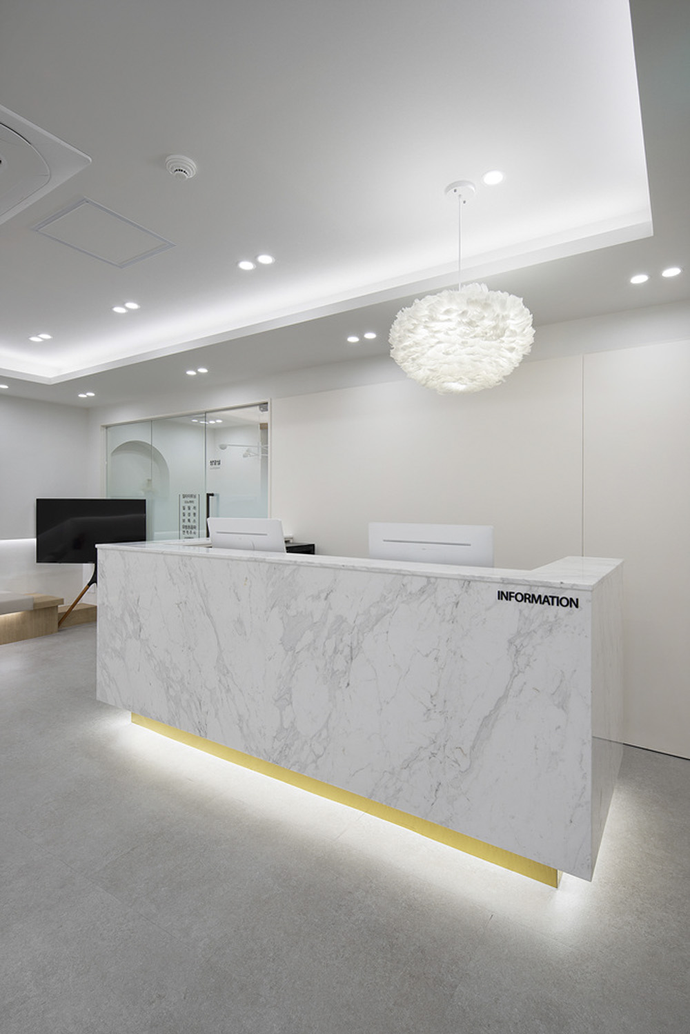 简约时尚的 35 平山部女士办公室设计-15