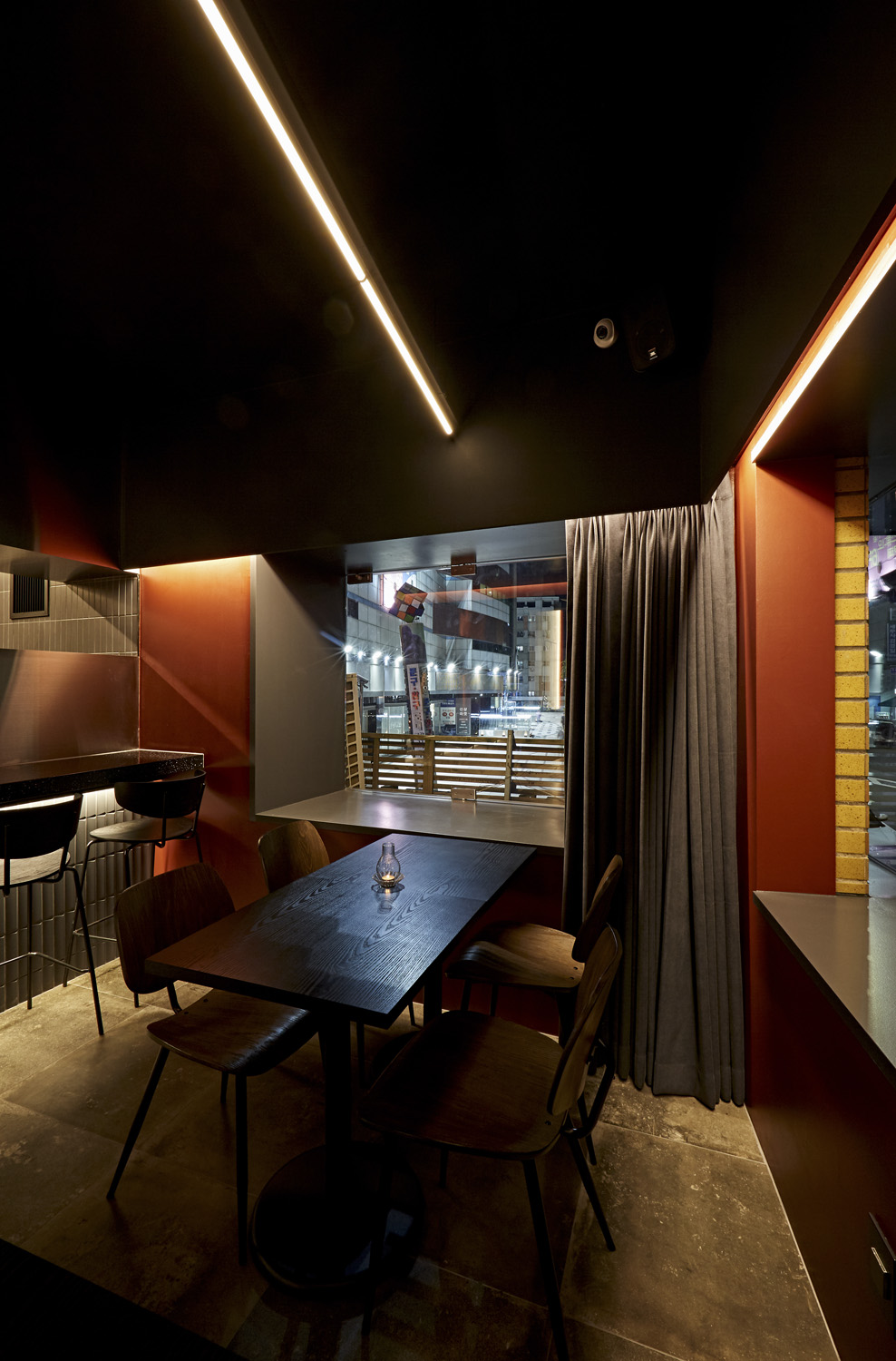 13 坪现代简约餐厅设计，黑白色调的魅力空间-11