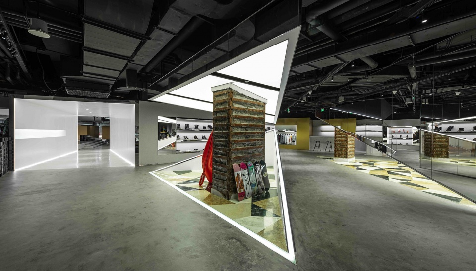 上海"By"商店 | 碎片化空间与艺术展览的完美融合-14