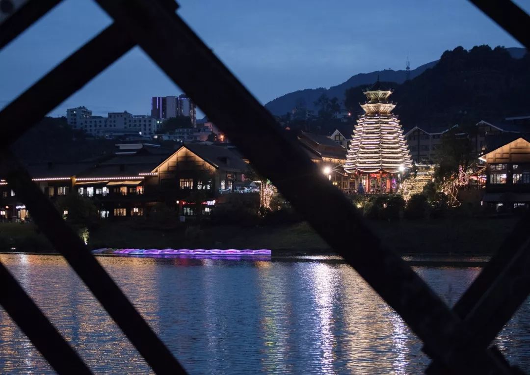 丹寨万达小镇睡莲水上影展,自然与艺术的融合-61