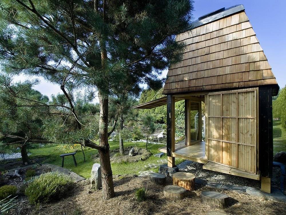 你提供的hat teahouse可能存在拼写错误，推测你想问的是that teahouse，翻译为那家茶馆 -2