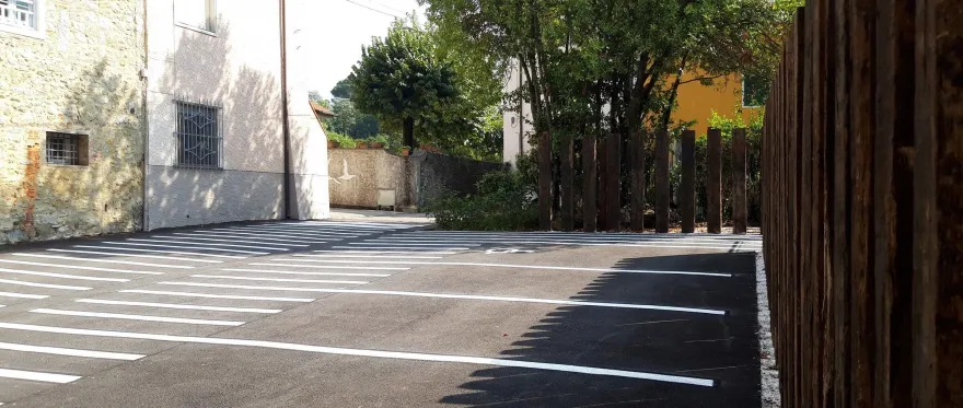 Nebbiano 乡村公共停车场丨意大利-19