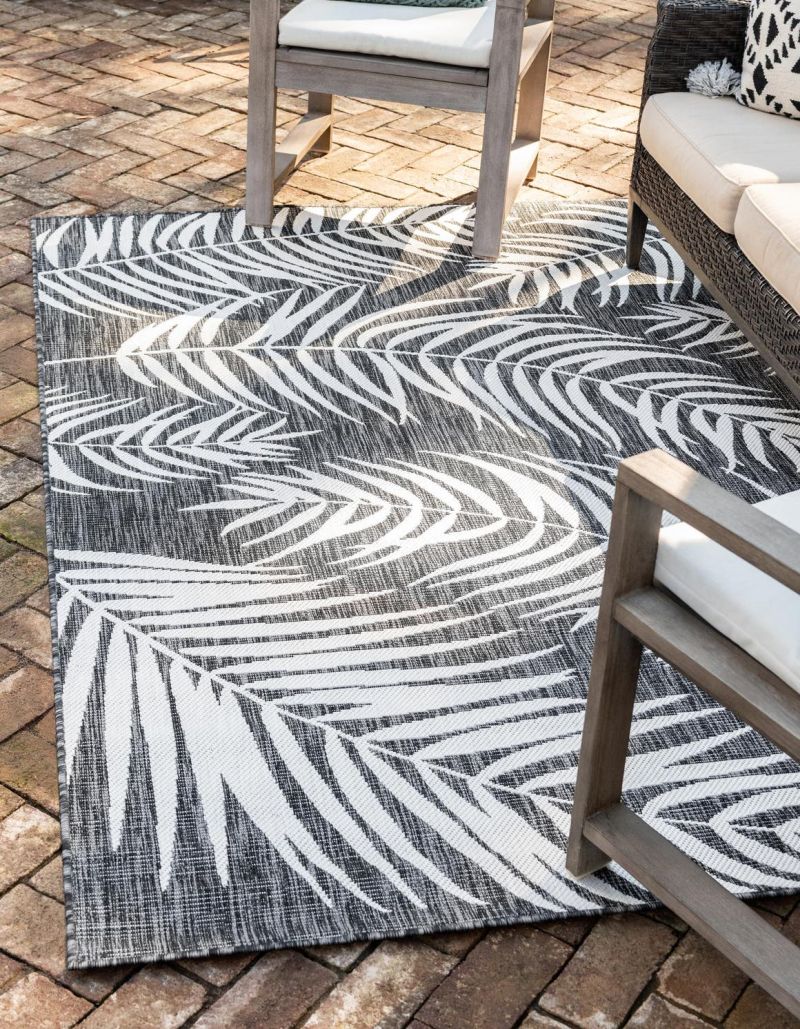 Black and White Outdoor Rugs That Fit Any Space And Style-1