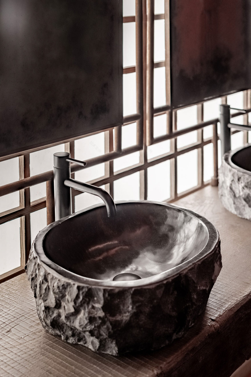 维珍居酒屋酒吧敖德萨店(注:如果Virgin是特定名称,可根据实际情况调整,这里按常见的维珍翻译;Odesa一般指乌克兰城市敖德萨) 丨乌克兰敖德萨丨Yodezeen工作室-13