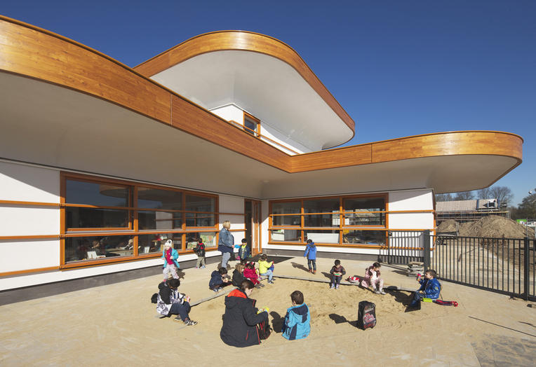 里维伦韦克亲子中心

注：Kindcentrum常见意思是亲子中心、儿童中心 ，Rivierenwijk推测是一个地名，可音译为里维伦韦克 具体翻译可能需结合更详细的背景信息 丨荷兰丨Van der Pol-8