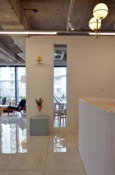 极简设计打造办公空间与展示厅-19