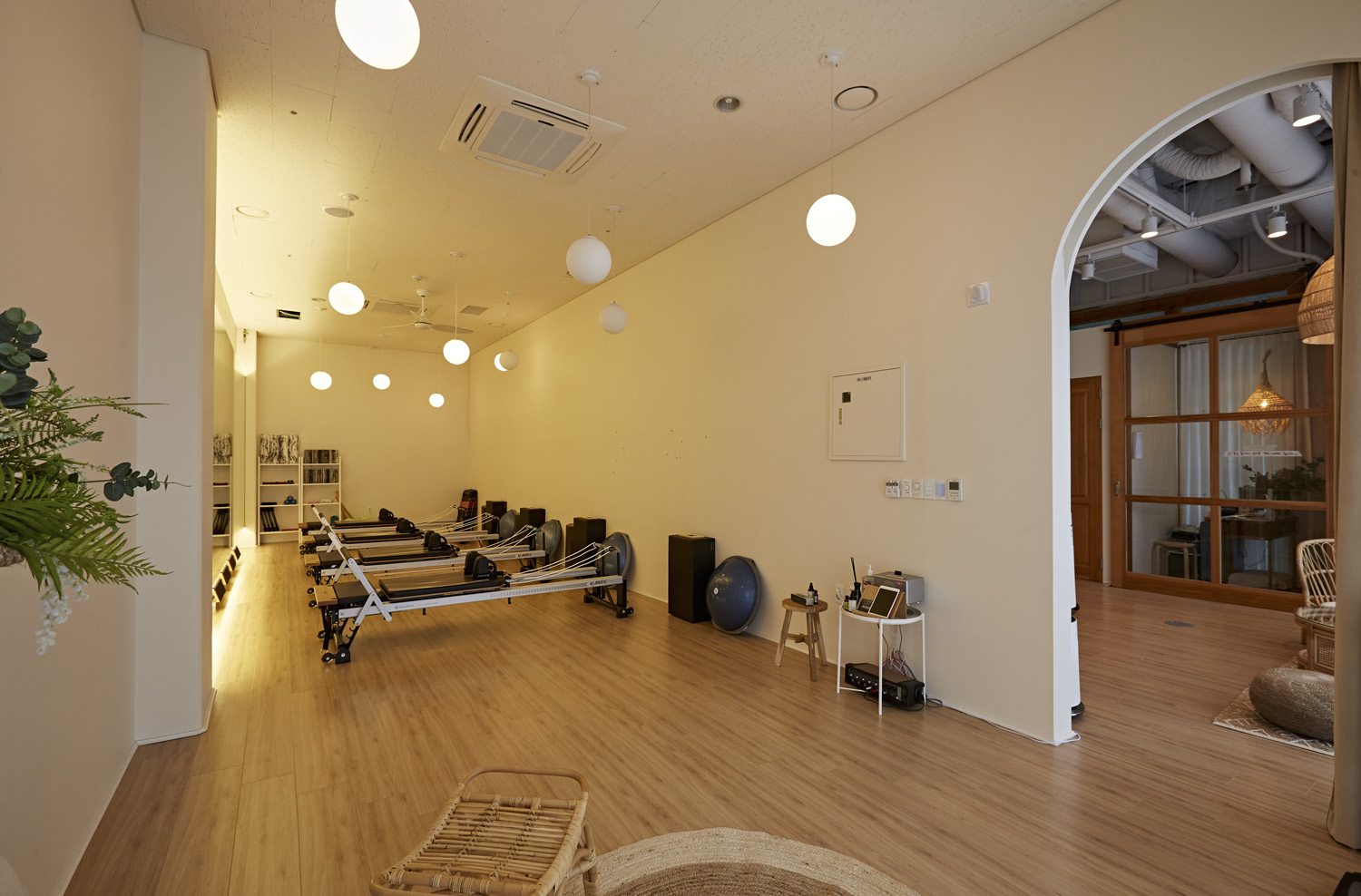 温暧氛围的 40 平米公寓健身房设计-2