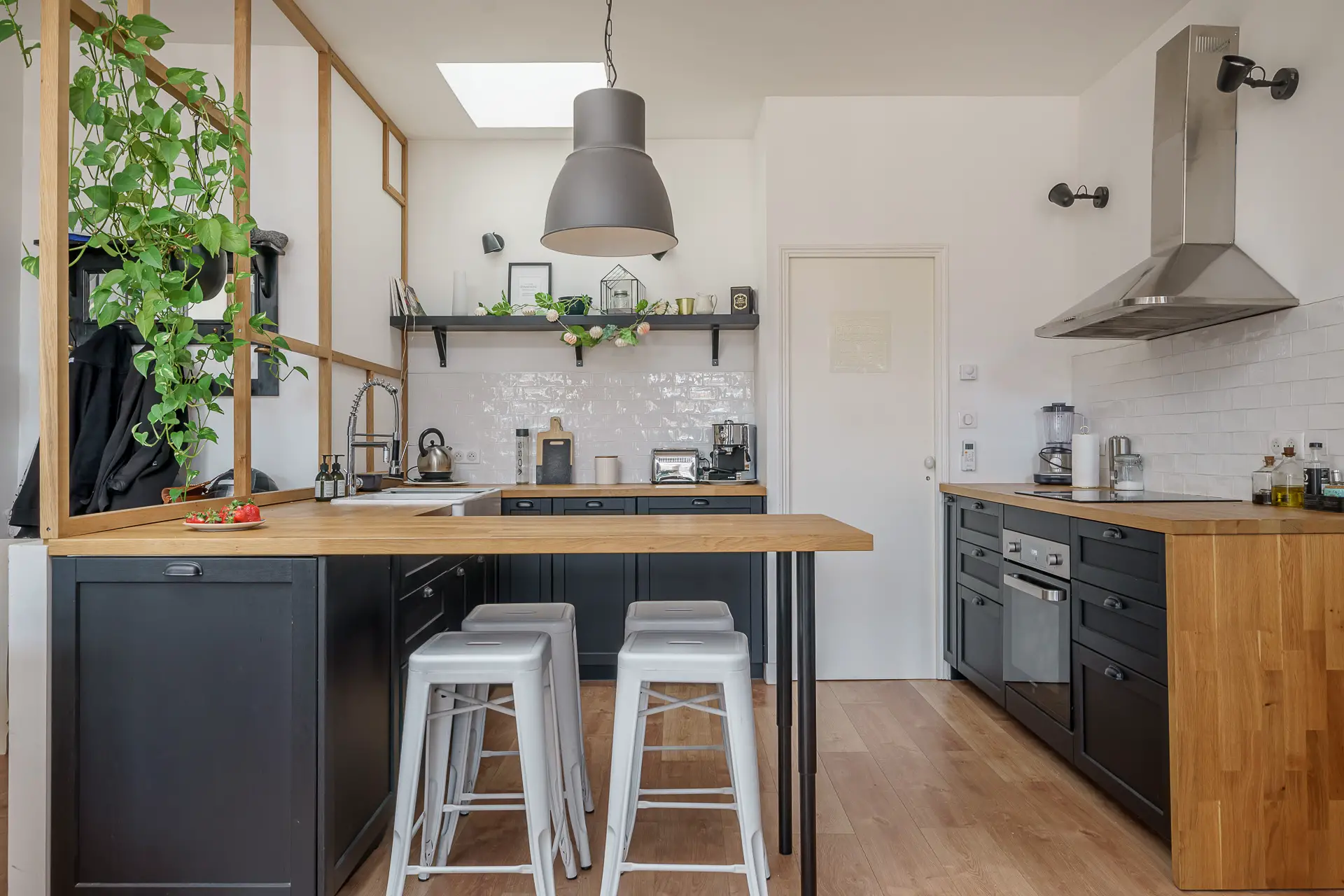 马赛一套翻新的公寓,可看到守护圣母院的景色-7