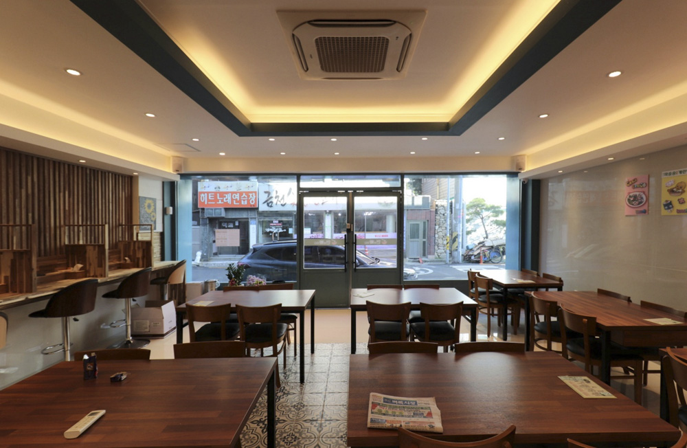 25 平米小面馆，明亮温馨的灯光设计-8