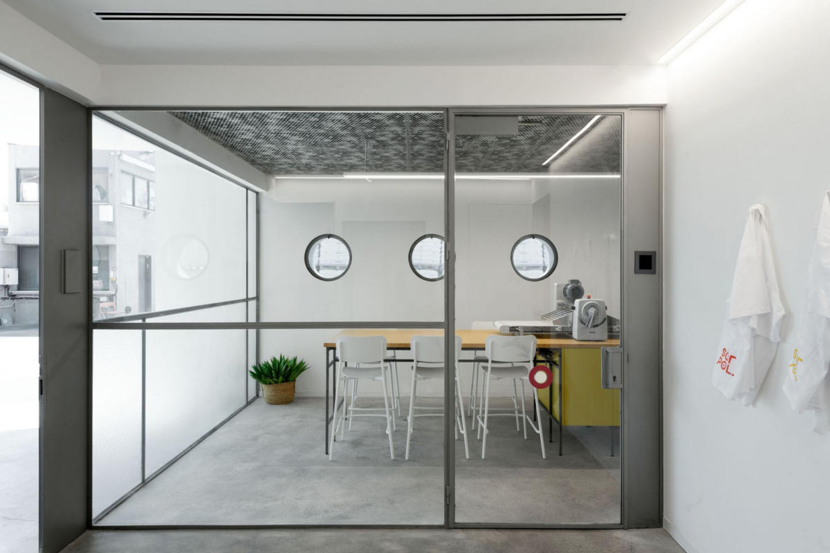 多彩集装箱,打造 Sorpol Logistic Center 办公室-12