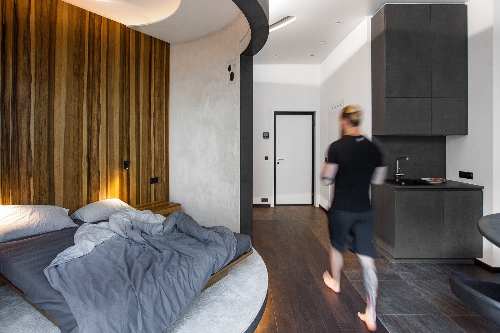 莫斯科原色系硬派风格住宅设计-7