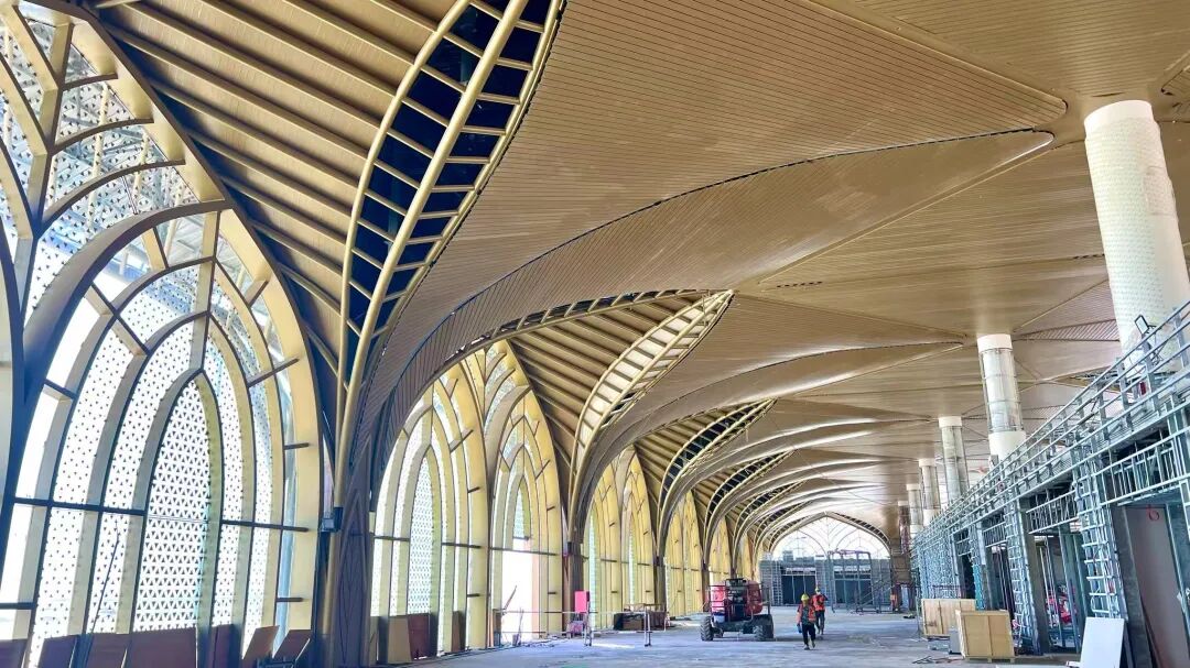 伊拉克纳西里耶国际机场主航站楼幕墙施工进入新节点-61