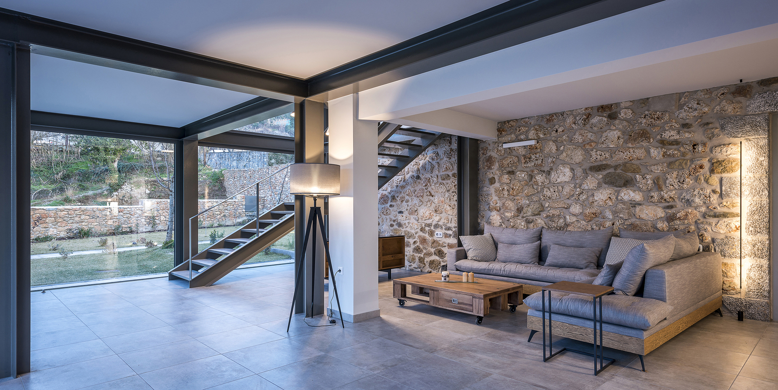 希腊山间住宅的现代钢结构玻璃延伸-16