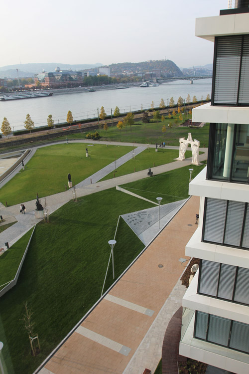 布达佩斯 Millennium City Center Riverside Origami 滨水公园景观设计-20