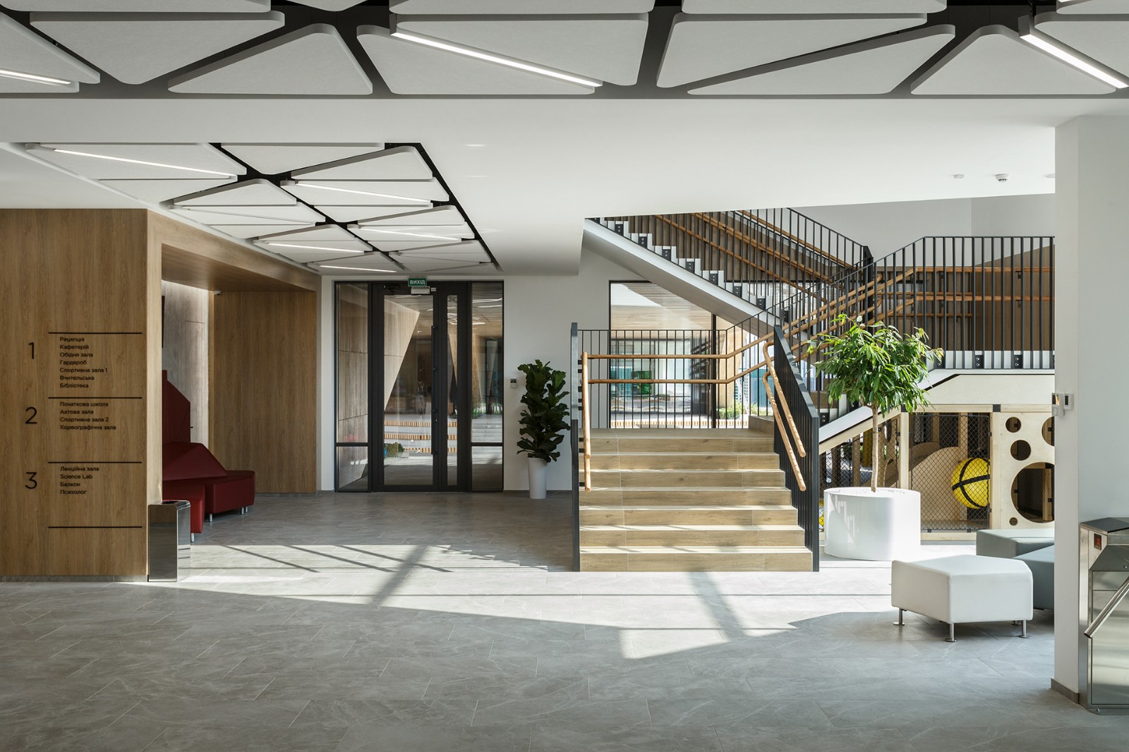 乌克兰基辅 A+ 学院 SVOYA studio-1