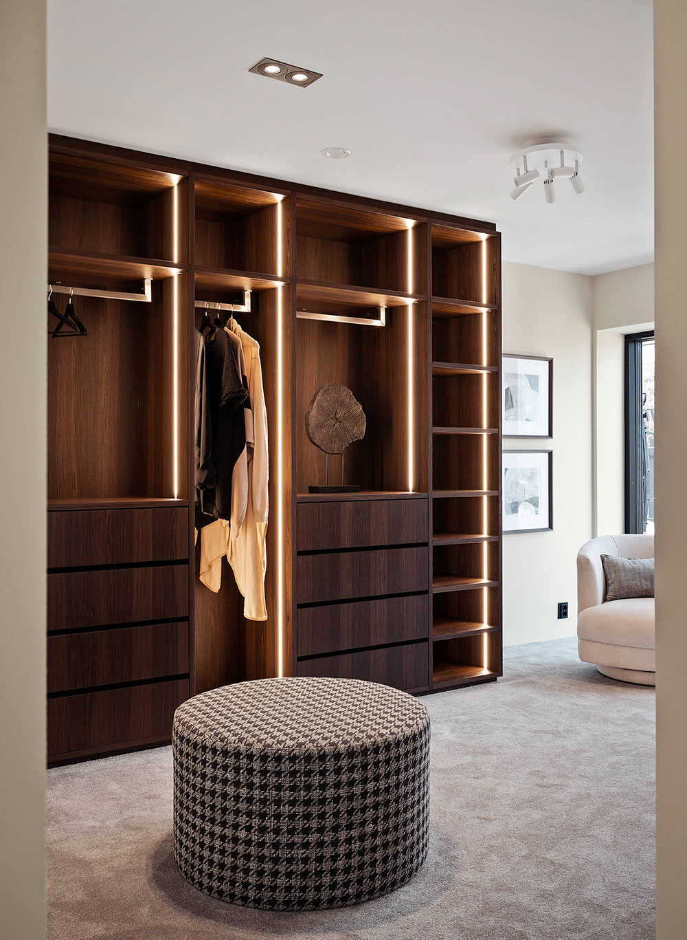 瑞典现代别墅 | 优雅内饰与夕阳美景的完美融合-11