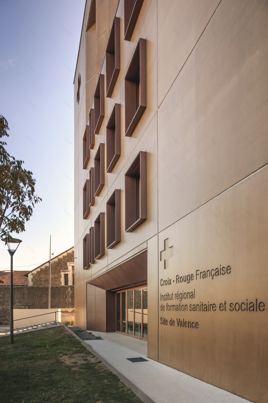 红新月地区健康与社会培训学院-26