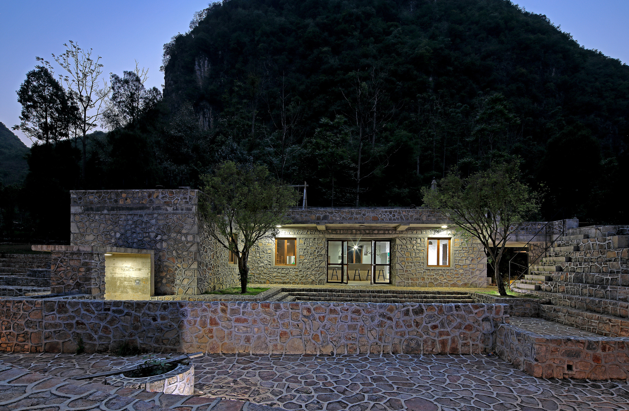 Camping Service Center in Louna / Atelier Li Xinggang-40