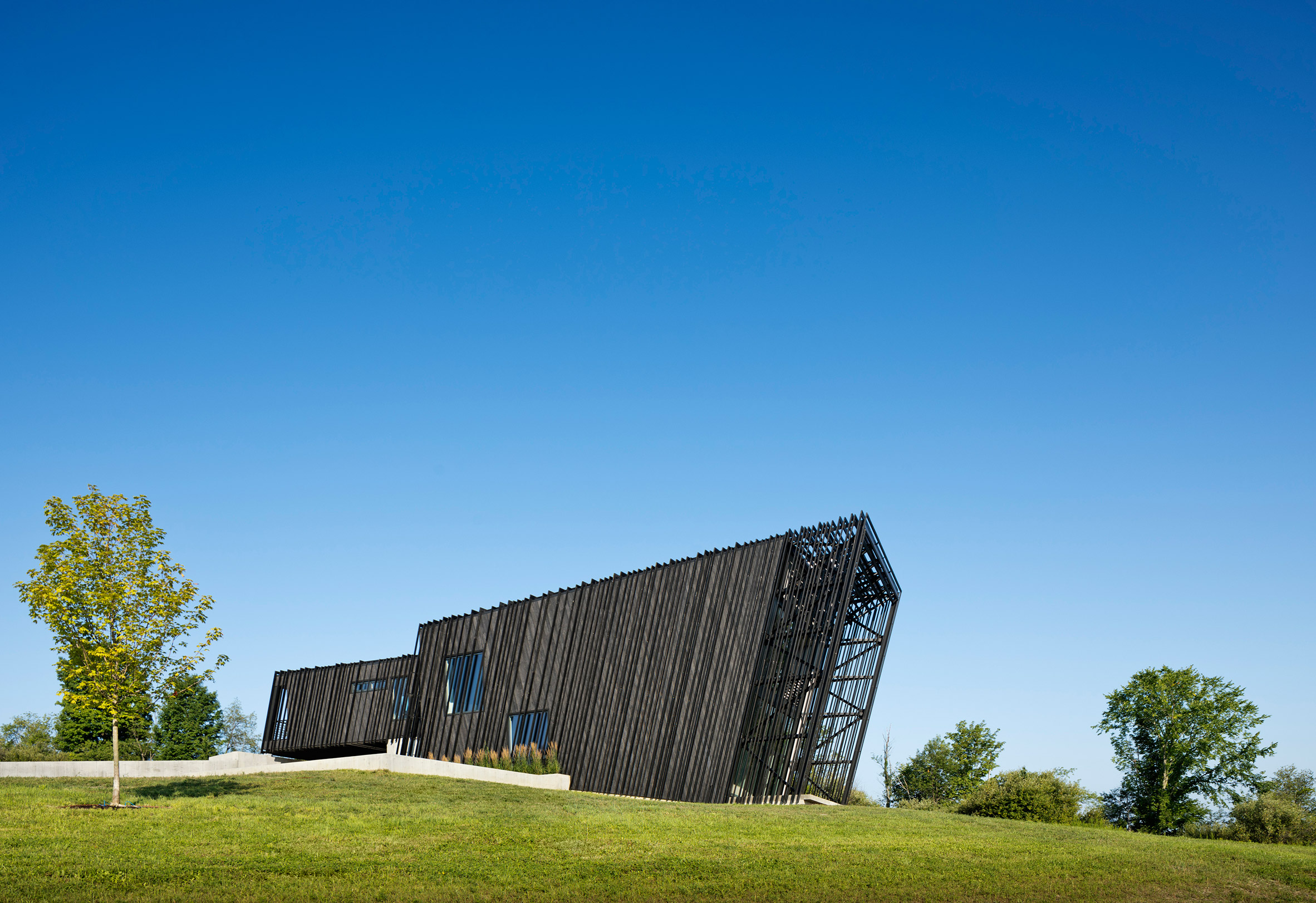 A/O builds slanted black holiday home in Hudson Valley-2